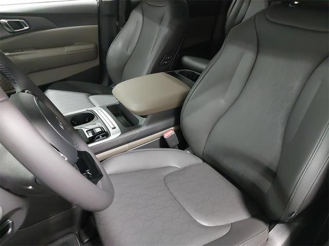 Photo of 2026 Ivory Silver Kia Carnival