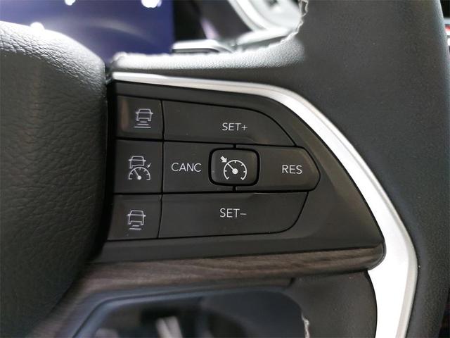 Photo of 2024 Bright White Clearcoat Jeep Grand Cherokee