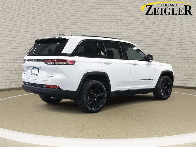 Photo of 2024 Bright White Clearcoat Jeep Grand Cherokee