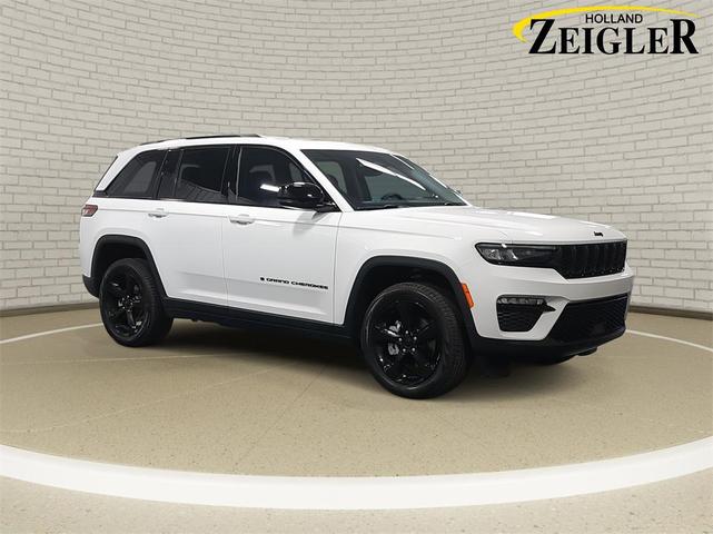 Photo of 2024 Bright White Clearcoat Jeep Grand Cherokee
