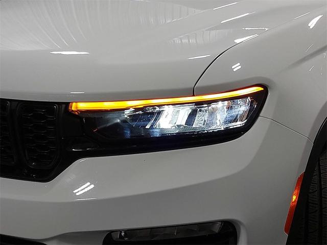 Photo of 2024 Bright White Clearcoat Jeep Grand Cherokee