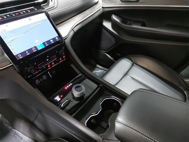 Photo of 2024 Bright White Clearcoat Jeep Grand Cherokee