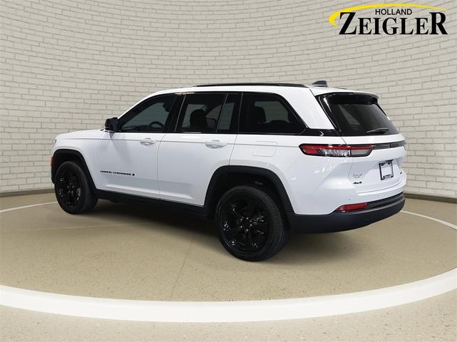 Photo of 2024 Bright White Clearcoat Jeep Grand Cherokee