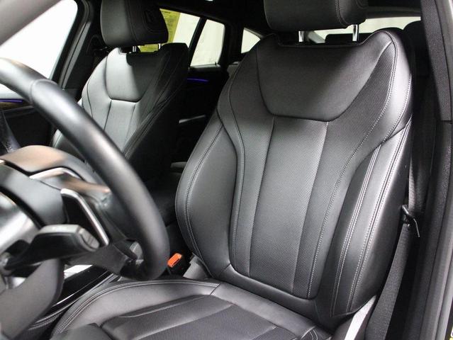Photo of 2022 Black Sapphire Metallic BMW X4