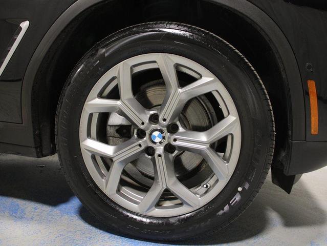 Photo of 2022 Black Sapphire Metallic BMW X4