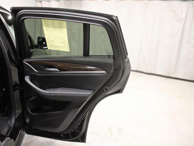 Photo of 2022 Black Sapphire Metallic BMW X4