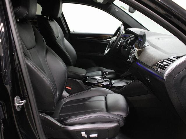 Photo of 2022 Black Sapphire Metallic BMW X4