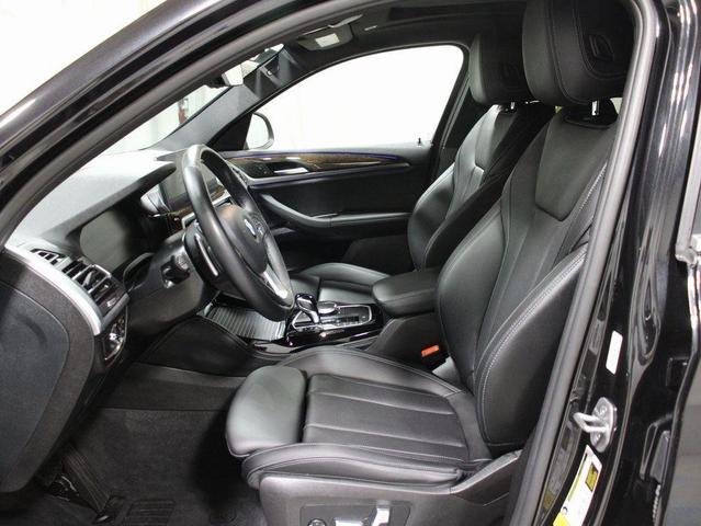 Photo of 2022 Black Sapphire Metallic BMW X4