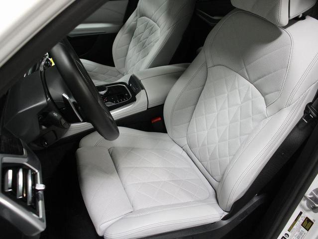 Photo of 2025 Mineral White Metallic BMW X5