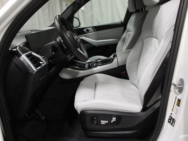 Photo of 2025 Mineral White Metallic BMW X5