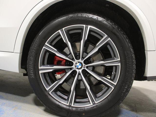 Photo of 2025 Mineral White Metallic BMW X5