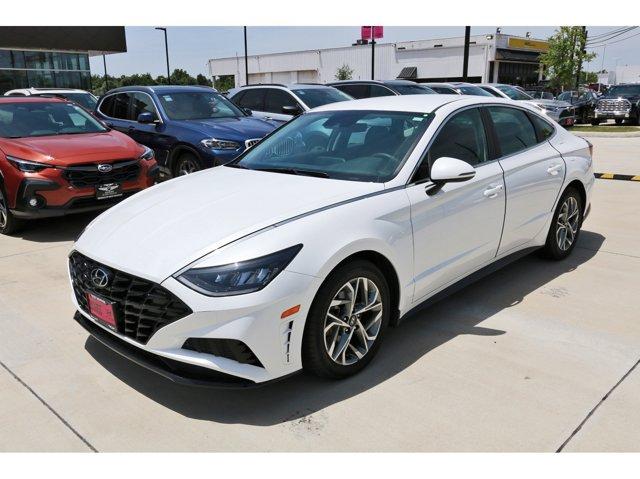 Photo of 2022 White Hyundai SONATA