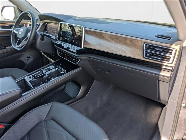 Photo of 2024 Platinum Gray Metallic Volkswagen Atlas