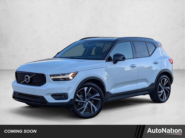 Photo of 2020 Crystal White Metallic Volvo XC40