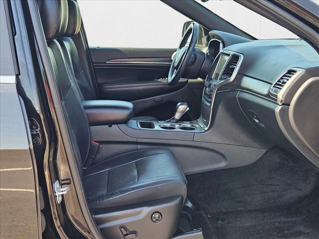 Photo of 2018 Diamond Black Crystal Pearlcoat Jeep Grand Cherokee