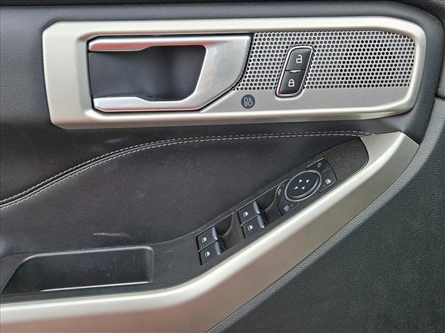 Photo of 2023 Iconic Silver Metallic Ford Explorer