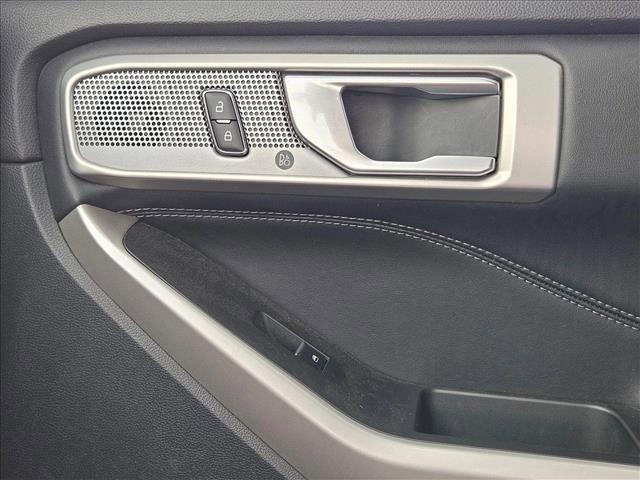 Photo of 2023 Iconic Silver Metallic Ford Explorer