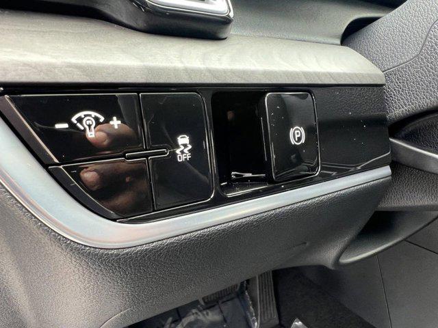 Photo of 2025 Glacial White Pearl Kia Sportage