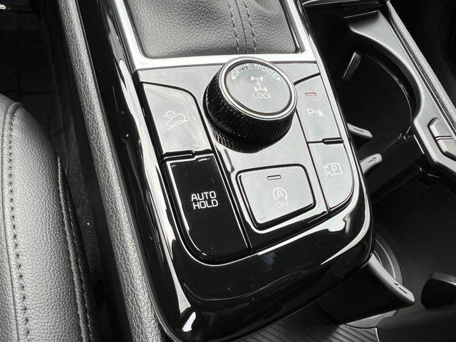 Photo of 2025 Glacial White Pearl Kia Sportage