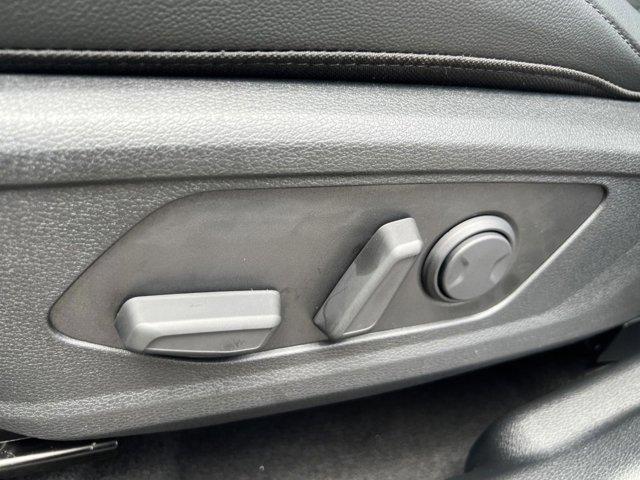 Photo of 2025 Glacial White Pearl Kia Sportage