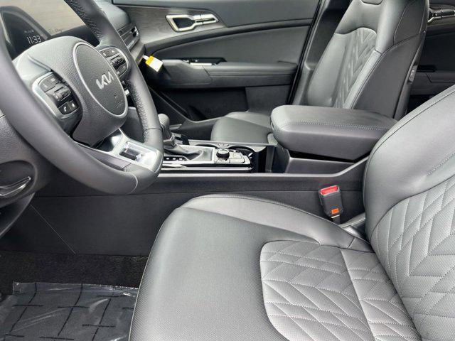 Photo of 2025 Glacial White Pearl Kia Sportage