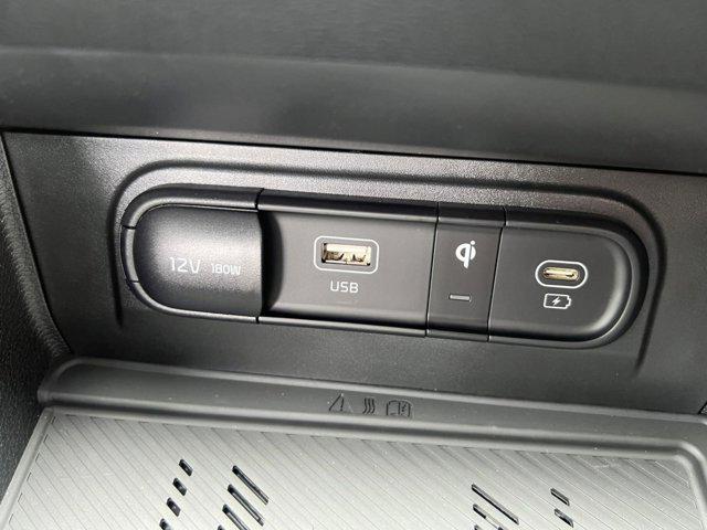 Photo of 2025 Glacial White Pearl Kia Sportage