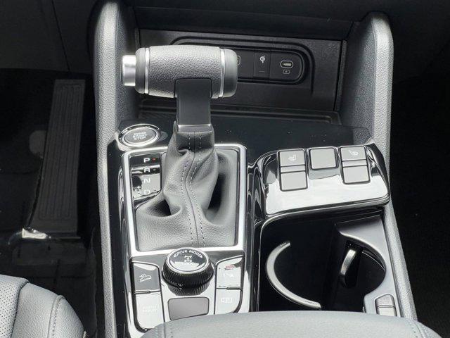 Photo of 2025 Glacial White Pearl Kia Sportage