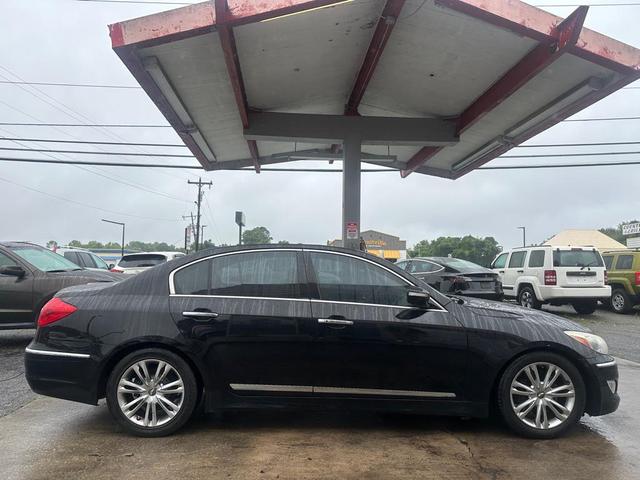 Photo of 2012 BLK Hyundai Genesis