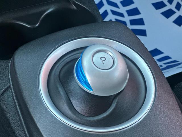 Photo of 2013 WHT Nissan Leaf
