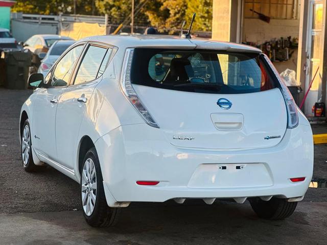 Photo of 2013 WHT Nissan Leaf