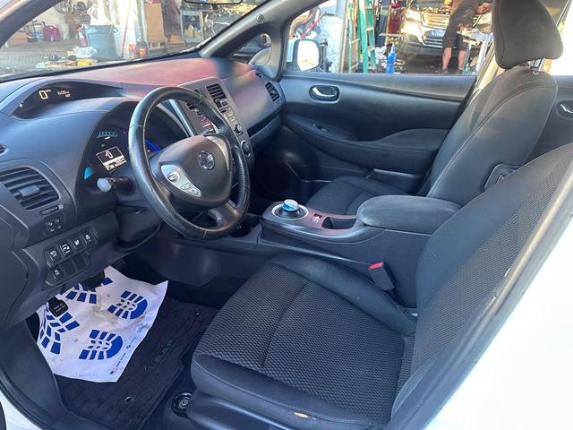Photo of 2013 WHT Nissan Leaf