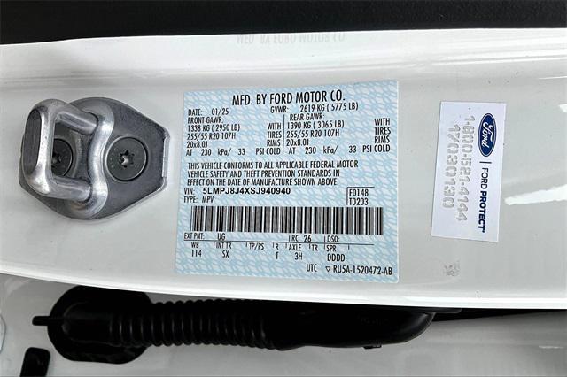 Photo of 2025 White Platinum Metallic Tri-Coat Lincoln Nautilus