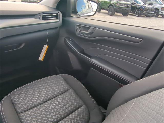 Photo of 2025 Oxford White Ford Escape