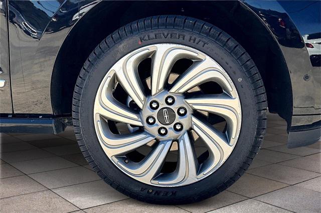 Photo of 2022 Black Metallic Lincoln Navigator