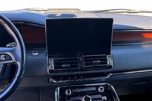 Photo of 2022 Black Metallic Lincoln Navigator