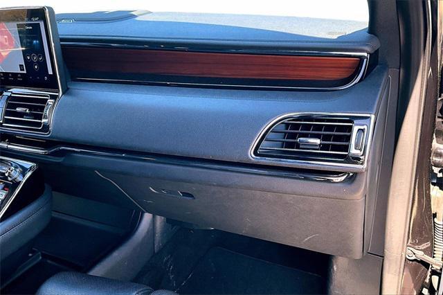 Photo of 2022 Black Metallic Lincoln Navigator