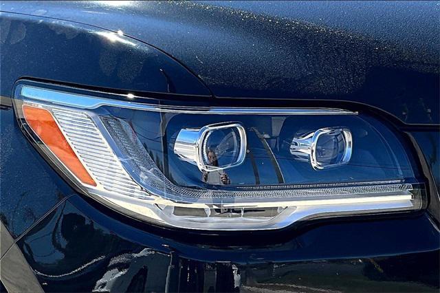 Photo of 2022 Black Metallic Lincoln Navigator