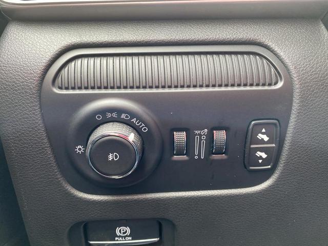 Photo of 2024 Diamond Black Crystal Pearlcoat Jeep Wagoneer