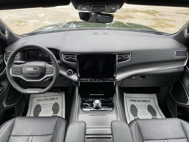 Photo of 2024 Diamond Black Crystal Pearlcoat Jeep Wagoneer