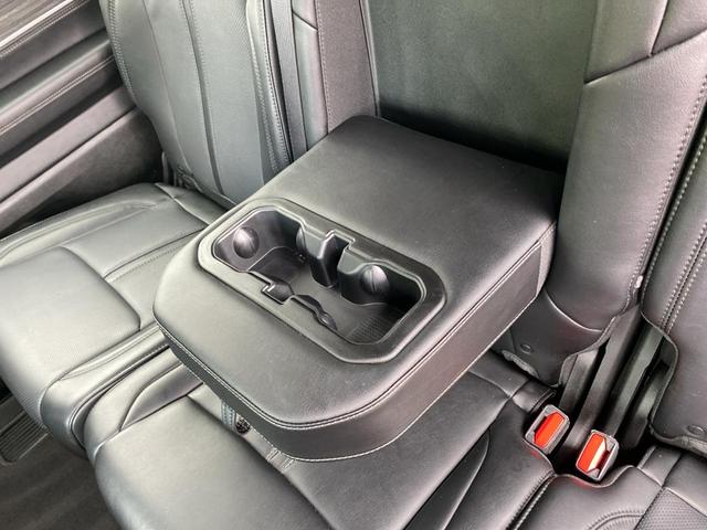 Photo of 2024 Diamond Black Crystal Pearlcoat Jeep Wagoneer