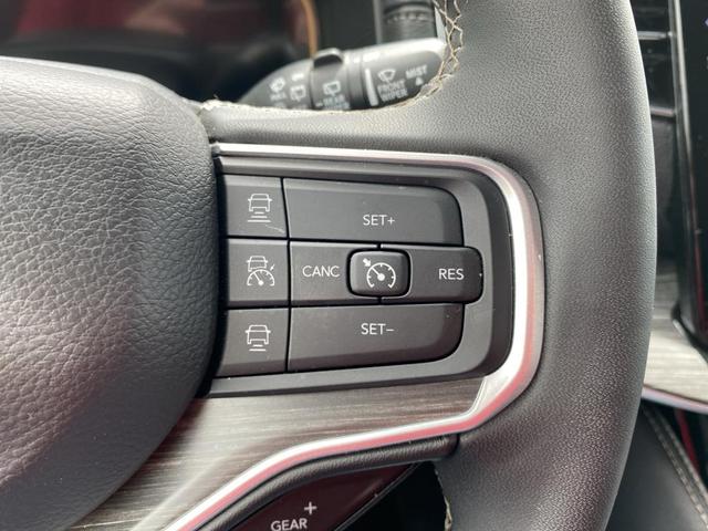 Photo of 2024 Diamond Black Crystal Pearlcoat Jeep Wagoneer