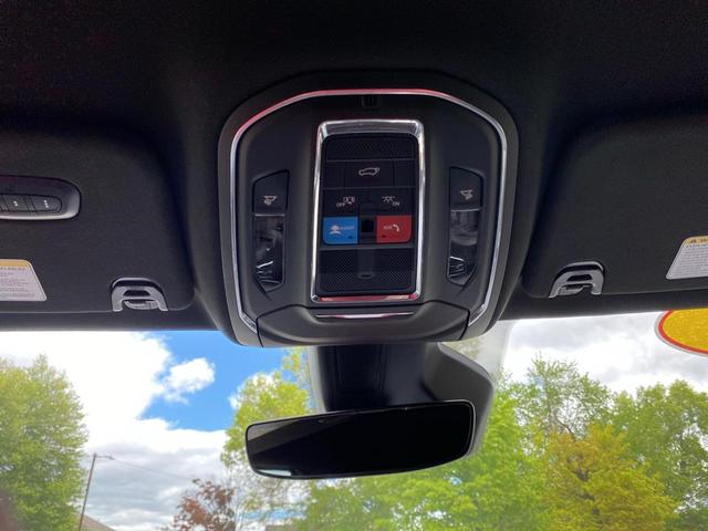 Photo of 2024 Diamond Black Crystal Pearlcoat Jeep Wagoneer
