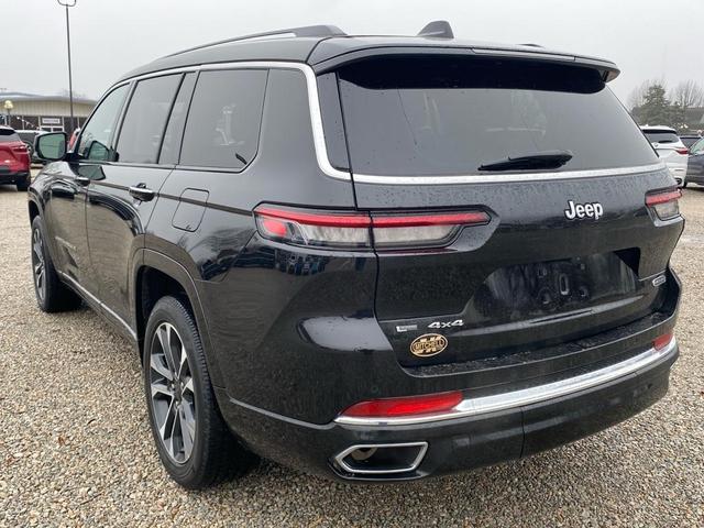 Photo of 2023 Diamond Black Crystal Pearlcoat Jeep Grand Cherokee L