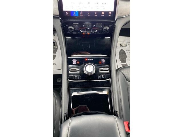 Photo of 2023 Diamond Black Crystal Pearlcoat Jeep Grand Cherokee L