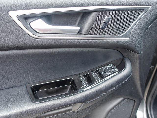 Photo of 2017 Magnetic Metallic Ford Edge