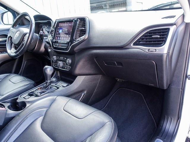 Photo of 2020 Bright White Clearcoat Jeep Cherokee