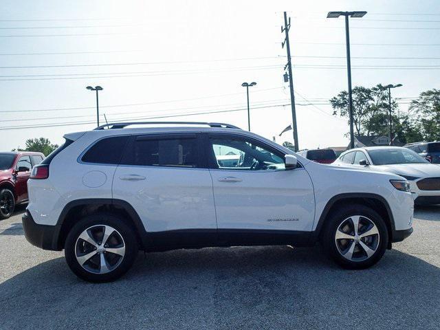Photo of 2020 Bright White Clearcoat Jeep Cherokee