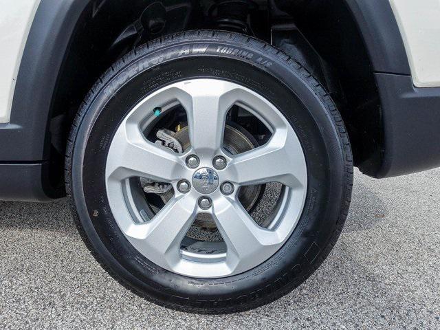 Photo of 2021 White Clearcoat Jeep Compass
