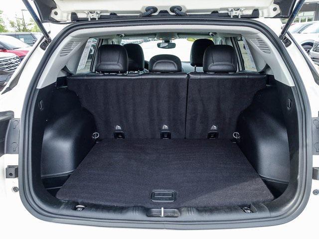 Photo of 2021 White Clearcoat Jeep Compass