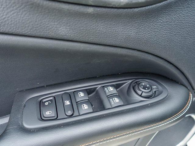 Photo of 2021 White Clearcoat Jeep Compass
